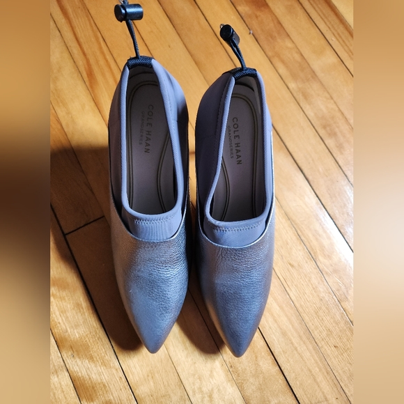 Cole Haan metallic in size 6 - Picture 2 of 7